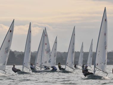 Racing upwind in light winds