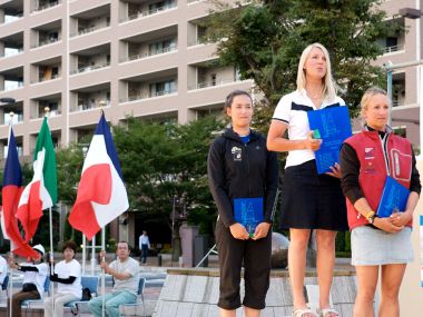 Sophie de Turckheim (FRA), Sara Multala (FIN) and Anna Tunnicliffe (USA) on the podium