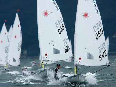 Sara Winther (NZL) chases Josefin Olsson (SWE) 