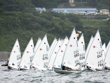 Racing upwind on the first beat